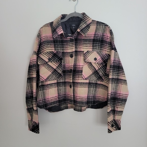 Lulu's NWT Layer Up Beige and Pink Plaid Cropped Shacket Women's Medium - Picture 3 of 5
